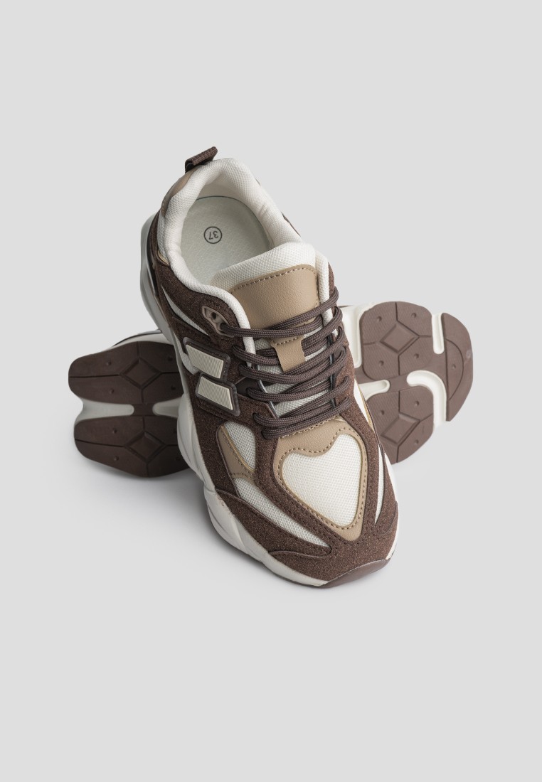 Кросівки жіночі