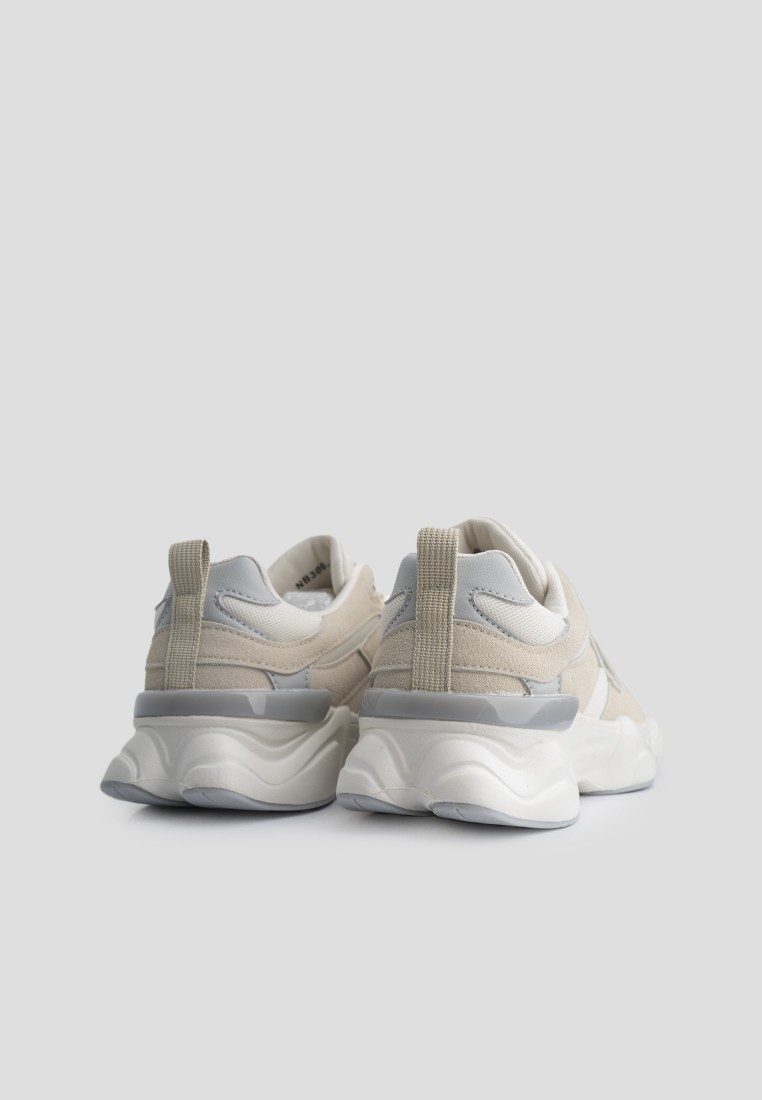 Кросівки жіночі