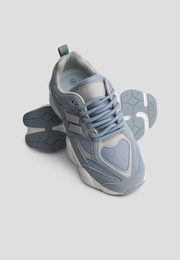 Кросівки жіночі