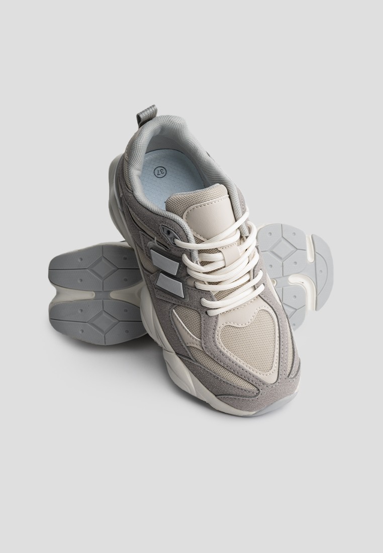 Кросівки жіночі