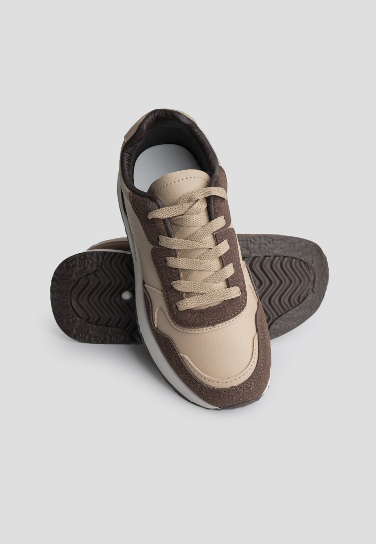 Кросівки жіночі