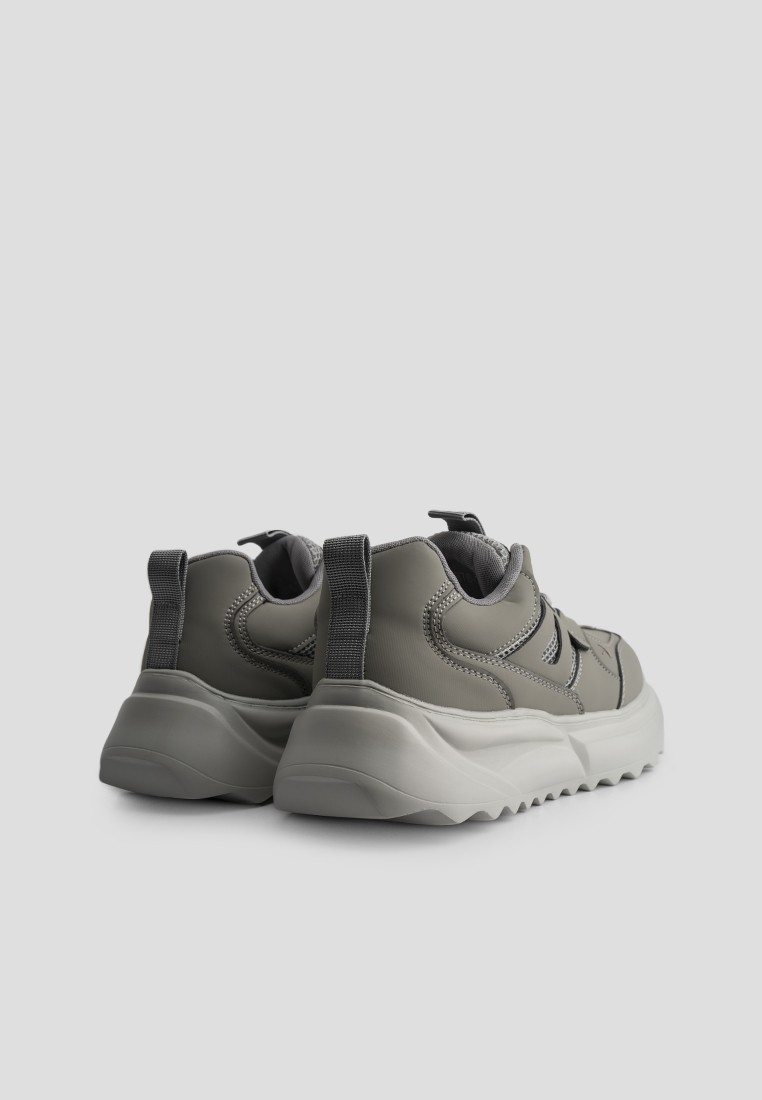 Кросівки жіночі