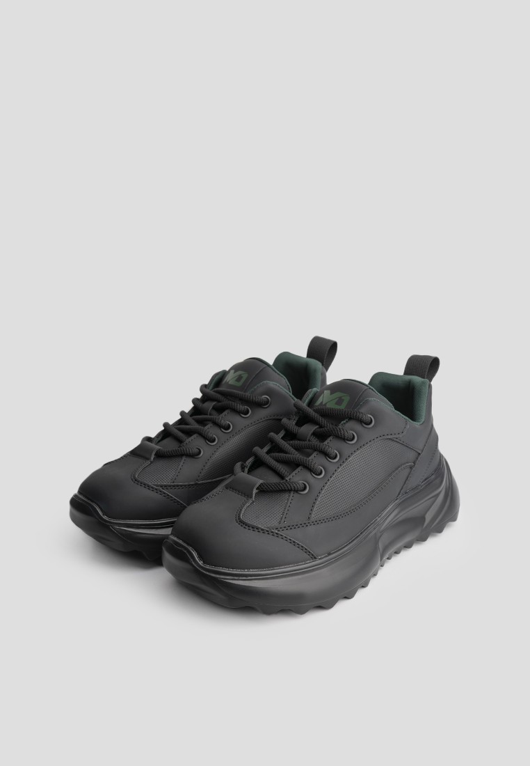 Кросівки жіночі