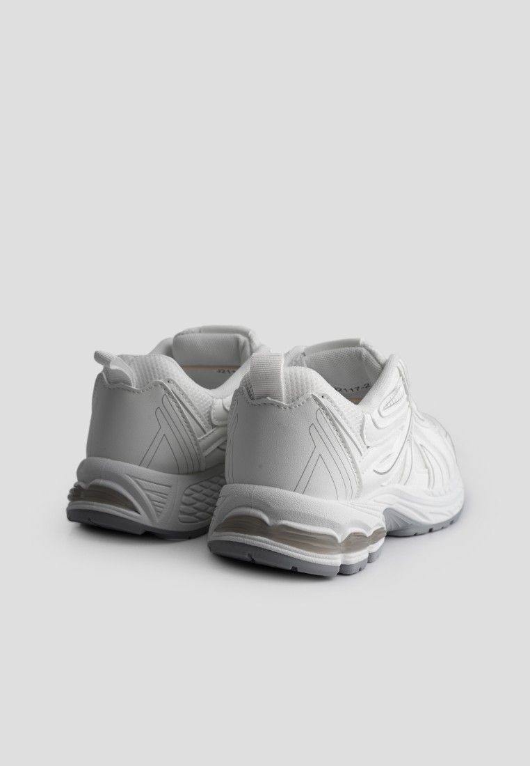 Кросівки жіночі