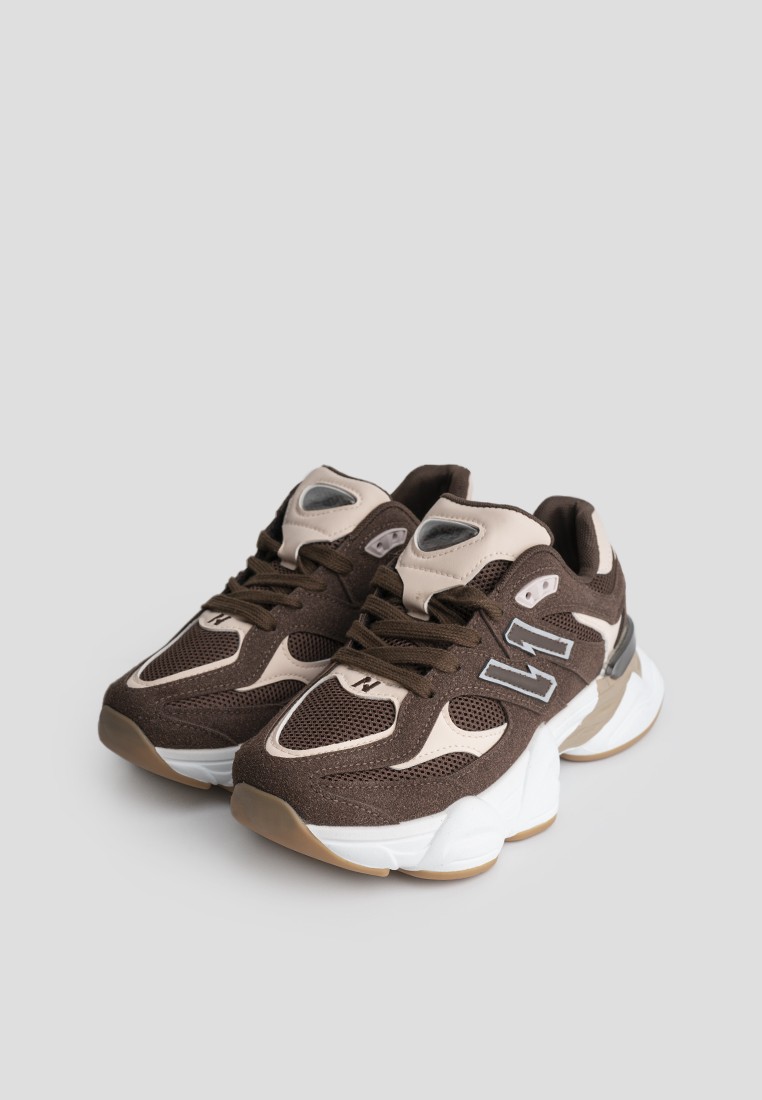 Кросівки жіночі