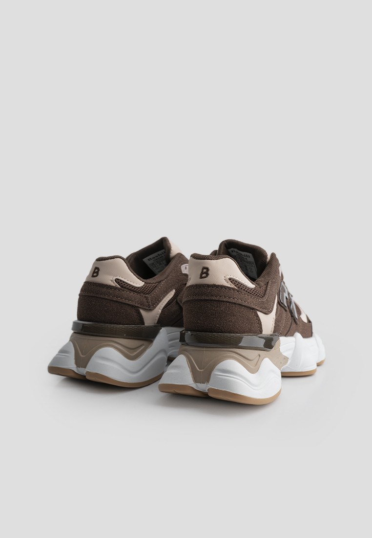 Кросівки жіночі