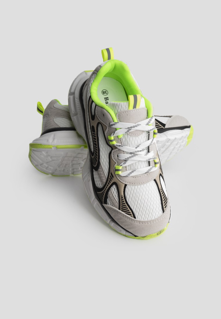 Кросівки жіночі