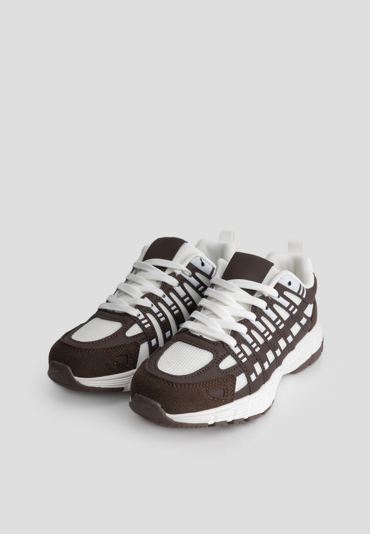 Кросівки жіночі