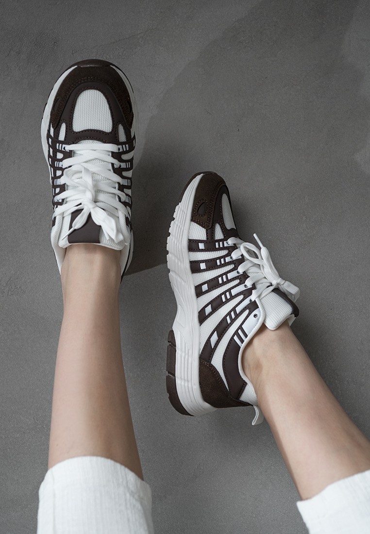 Кросівки жіночі