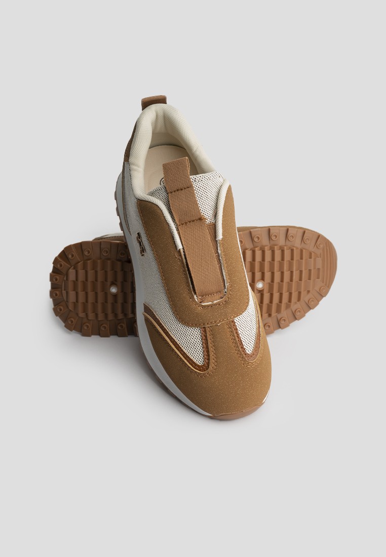 Кросівки жіночі