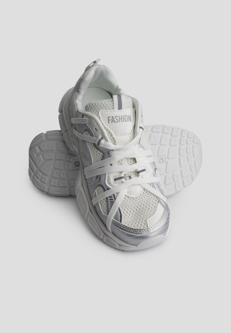 Кросівки жіночі