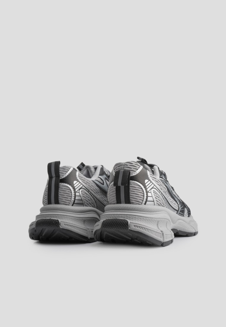 Кросівки жіночі