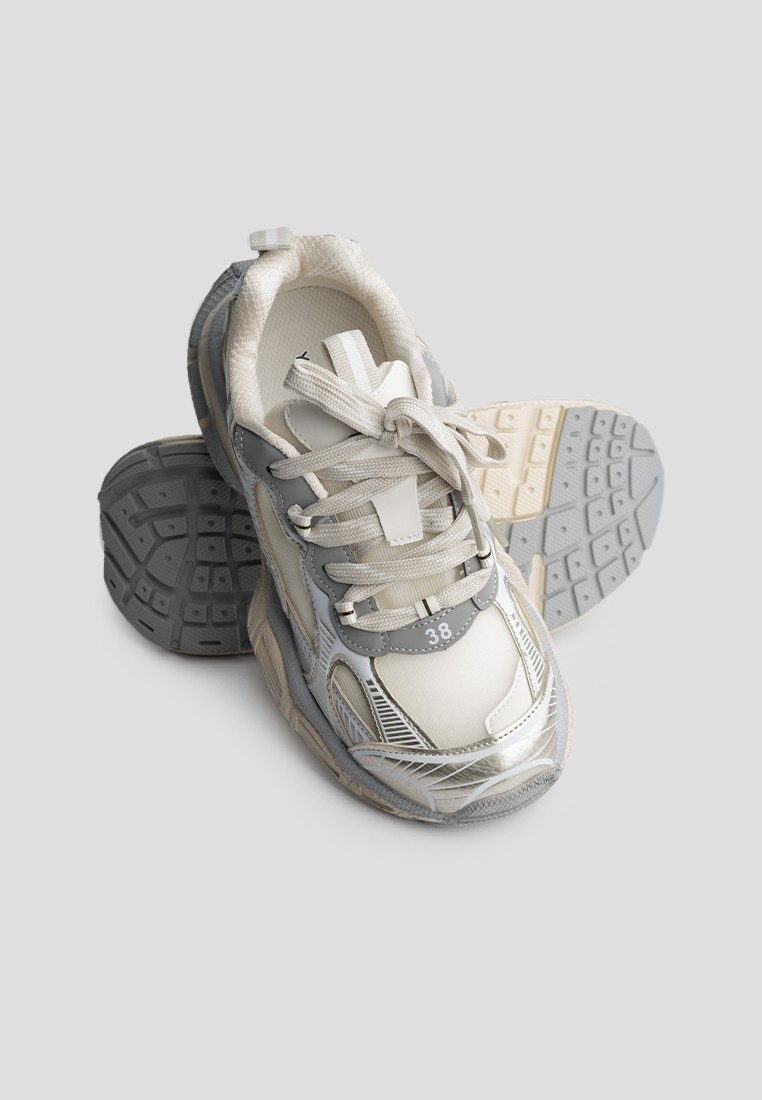 Кросівки жіночі