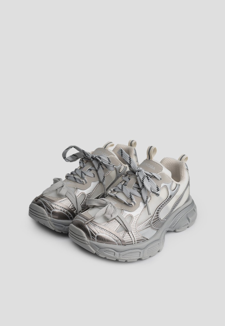 Кросівки жіночі