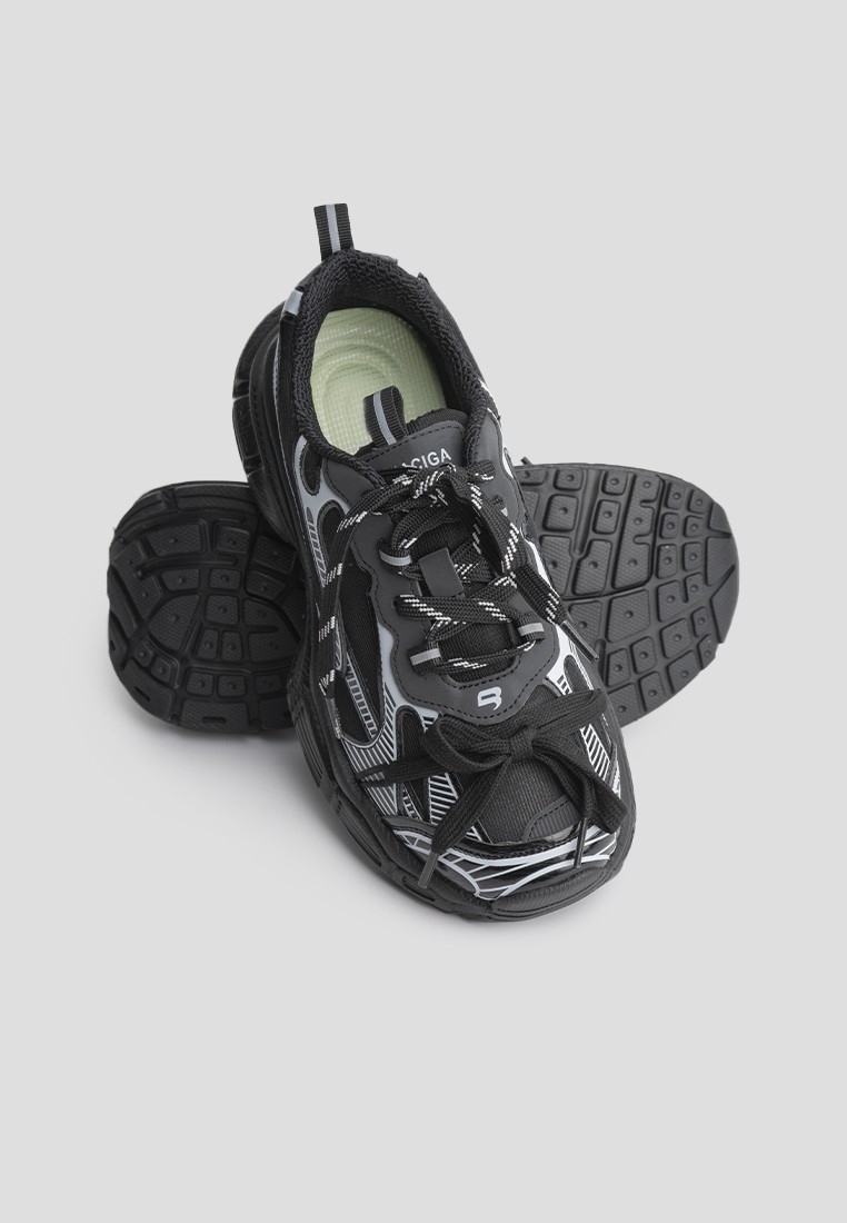 Кросівки жіночі