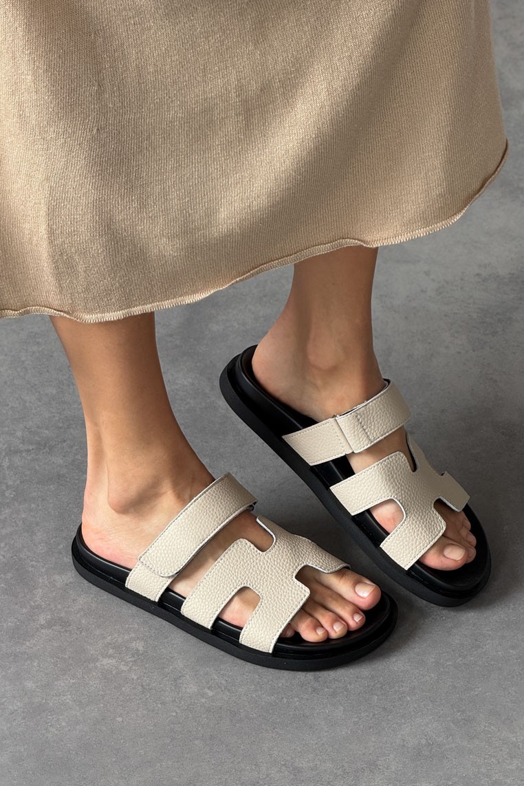 Шльопанці шкіряні жіночі