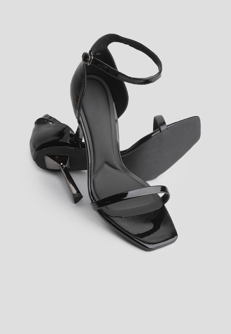 Босоніжки жіночі на підборах