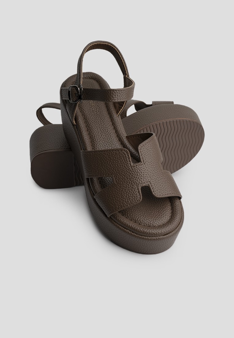 Босоніжки жіночі на танкетці